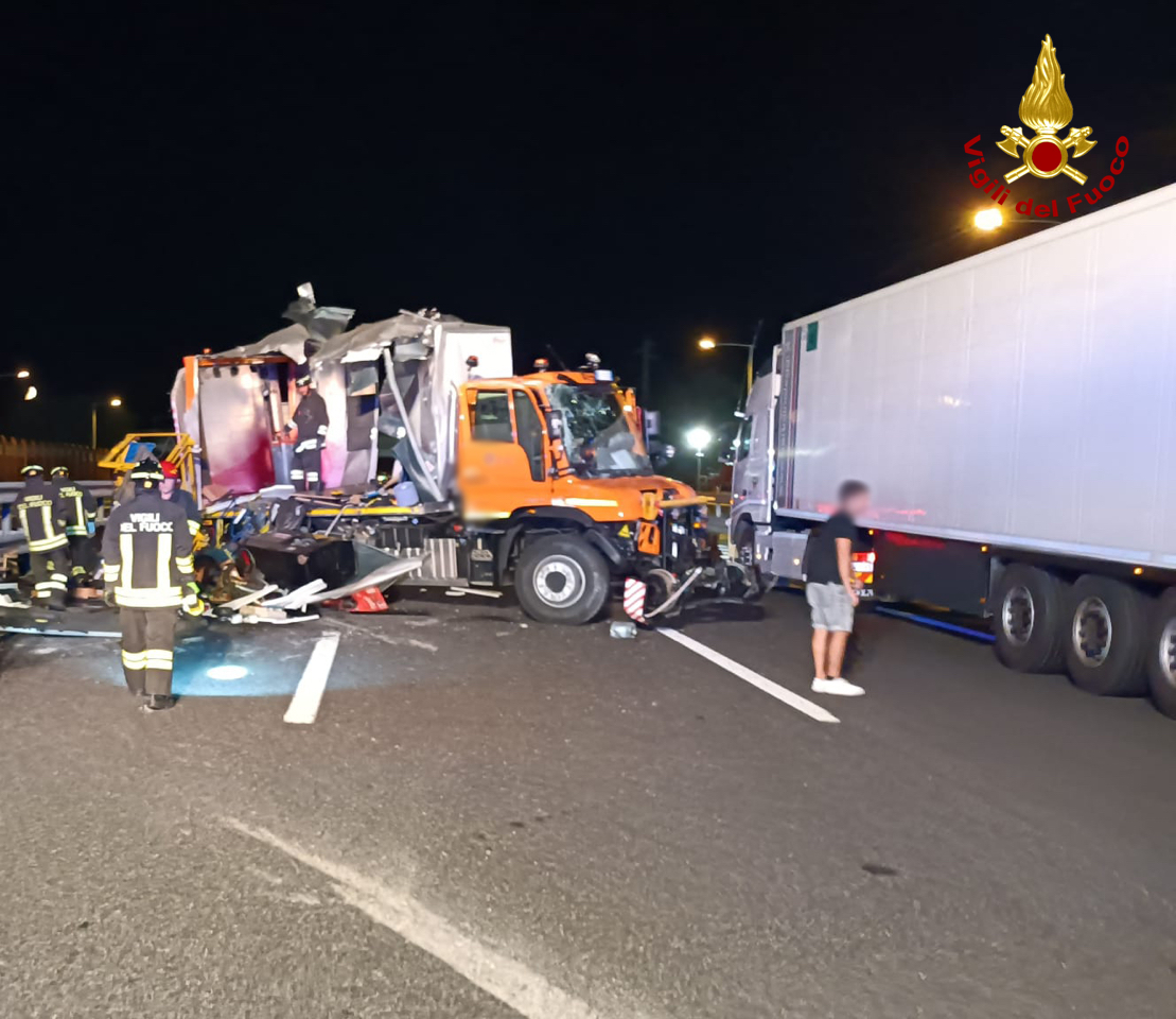 Schianto In Autostrada Coinvolto Un Mezzo Pesante Cronache Ancona