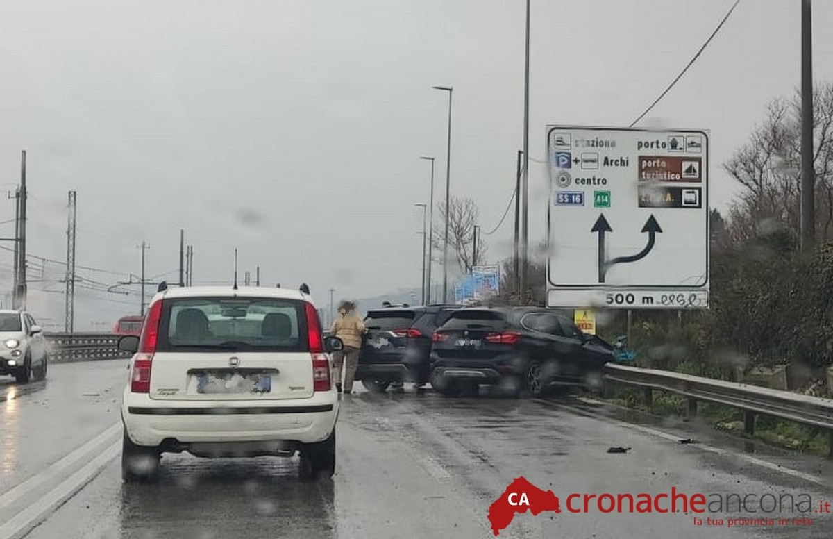 Incidente Sulla Flaminia Coinvolte Tre Auto Cronache Ancona