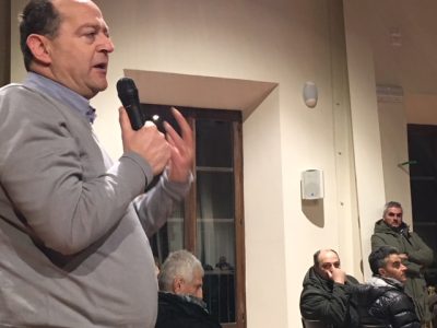 L'intervento di Paolo Paladini, titolare dell'omonima autoscuola a Fabriano. In secondo piano il sindaco Santarelli