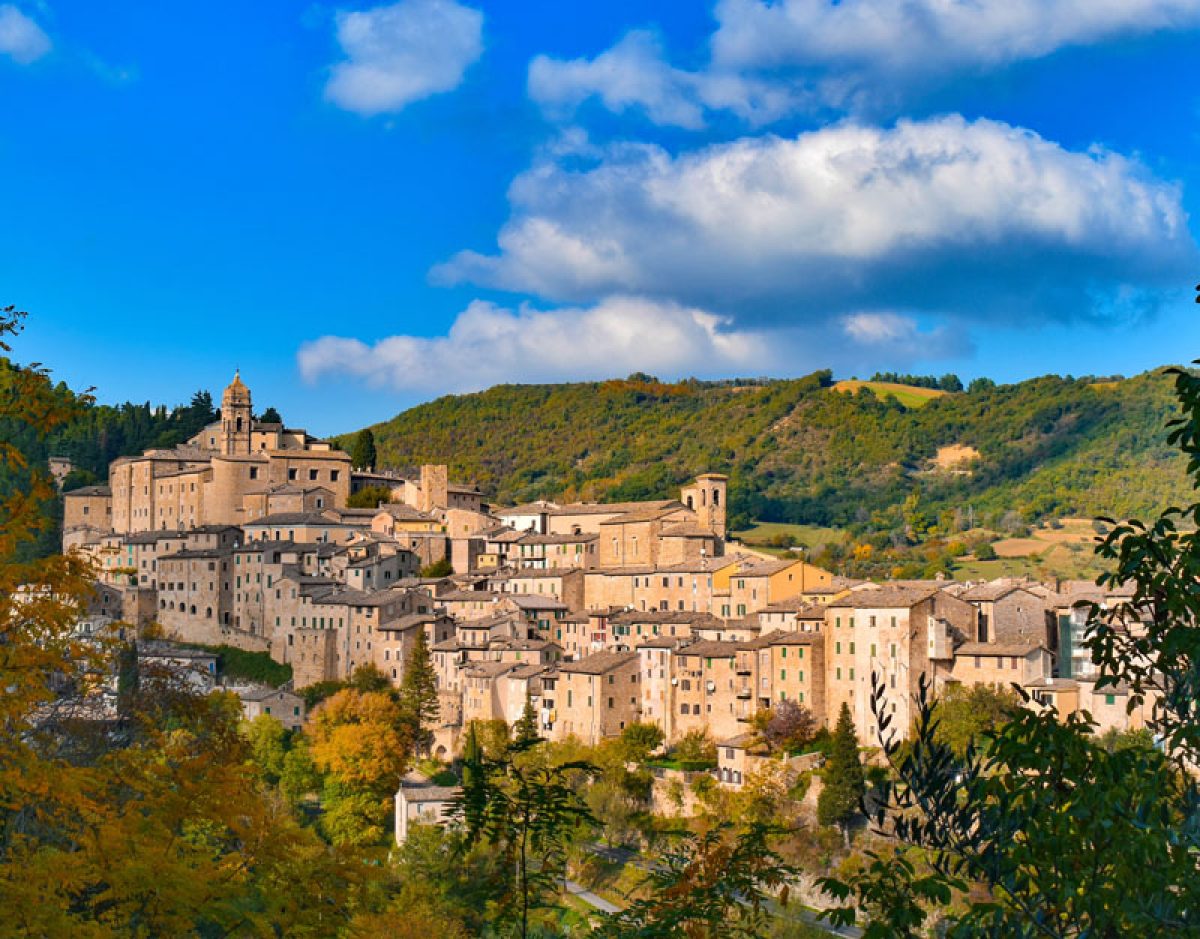 a spasso nel galeone per ammirare le bellezze di serra san quirico cronache ancona