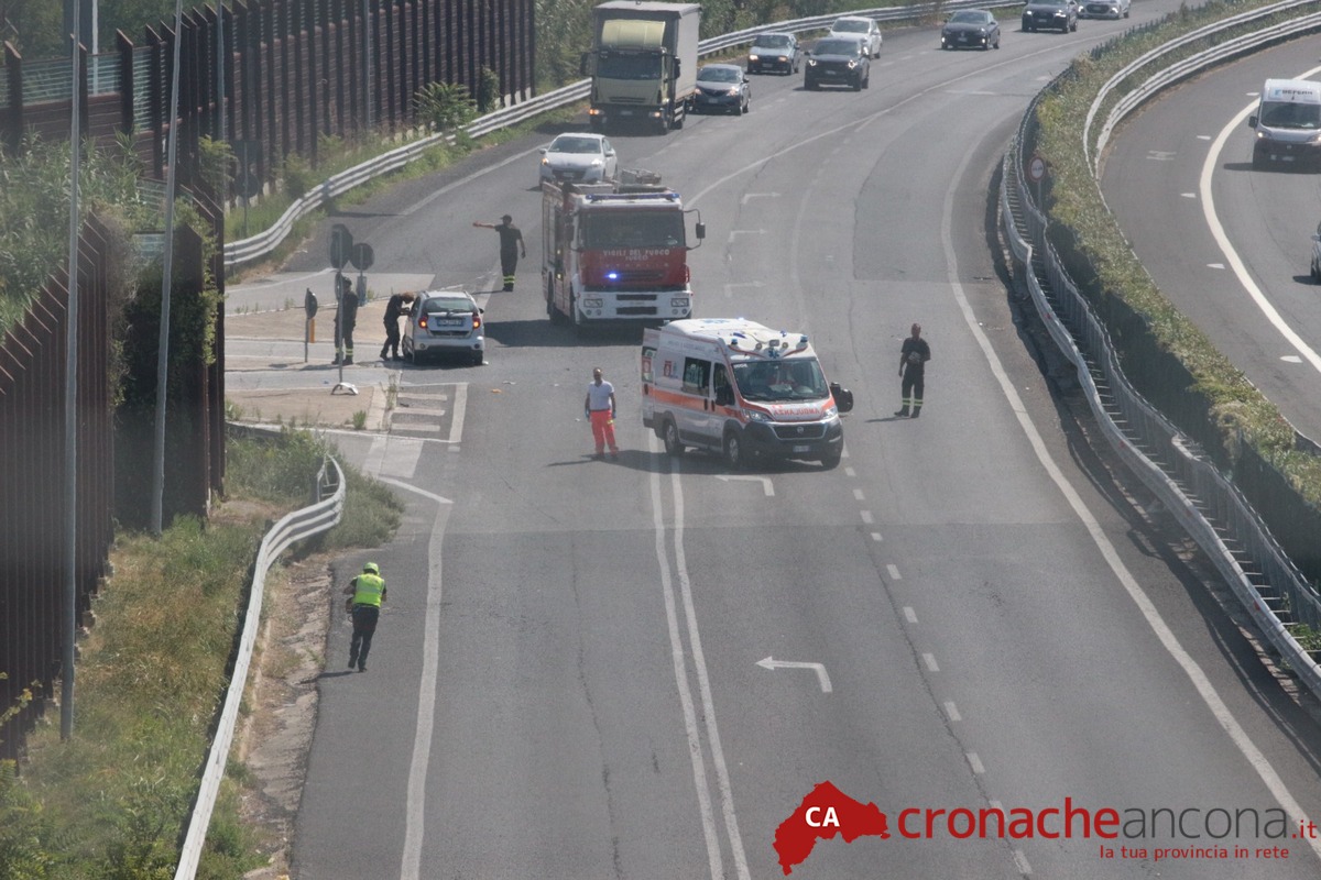 Incidente Lungo La Complanare Tra Uno Scooter E Un'auto: Un Ferito E ...